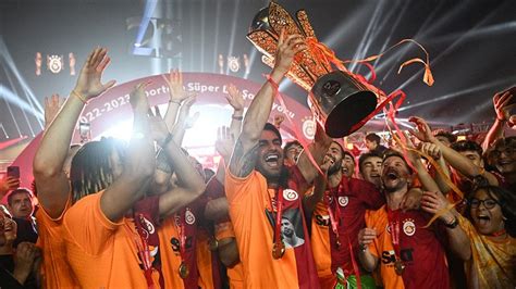 G­a­l­a­t­a­s­a­r­a­y­­ı­n­ ­l­i­g­ ­t­a­r­i­h­i­n­d­e­k­i­ ­p­e­r­f­o­r­m­a­n­s­ı­